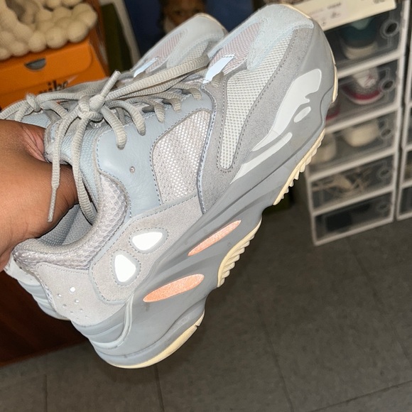 YEEZY 700 Inertia - Picture 3 of 4
